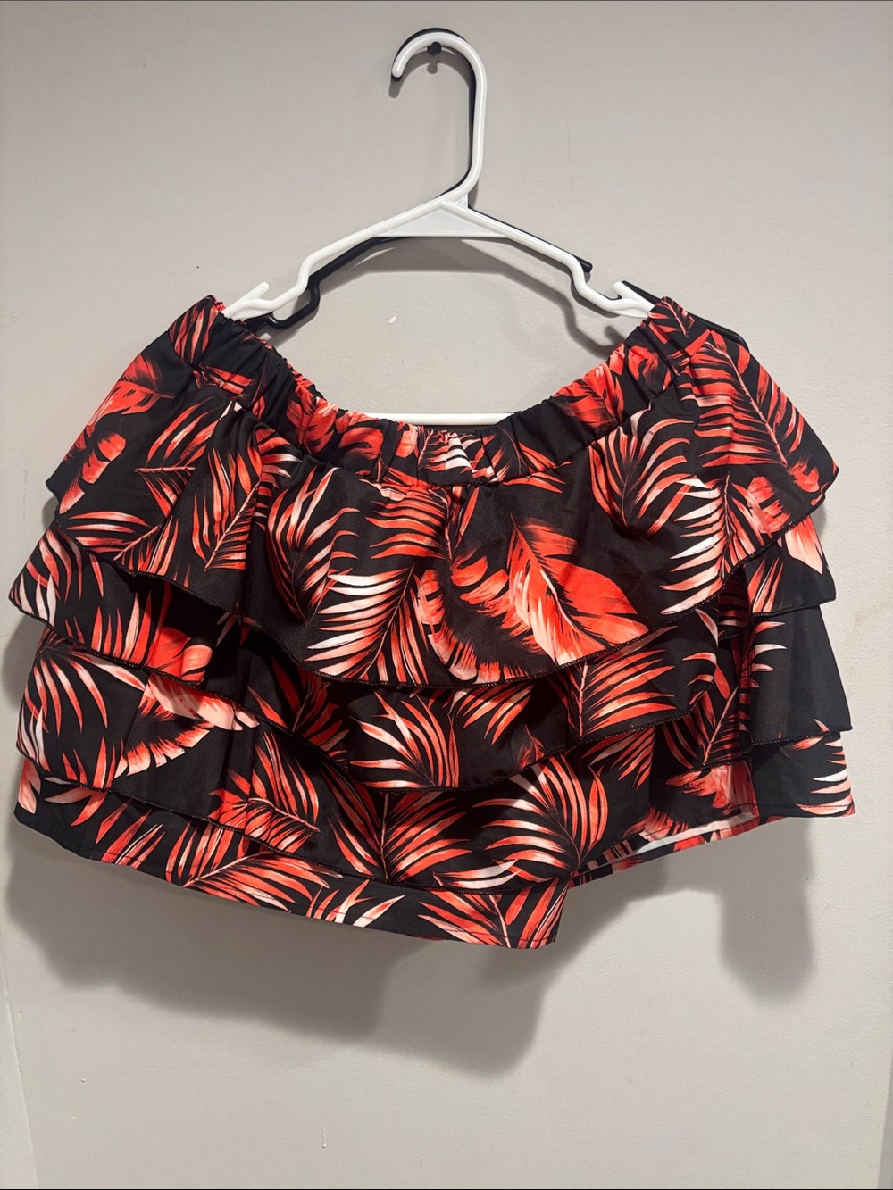 SHEIN Black & Coral Tropical Ruffle Skort